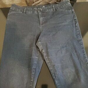 St. John's Bay Women's Size 12 Blue Capri Dark Wash Cotton Blend Stretch Jeans